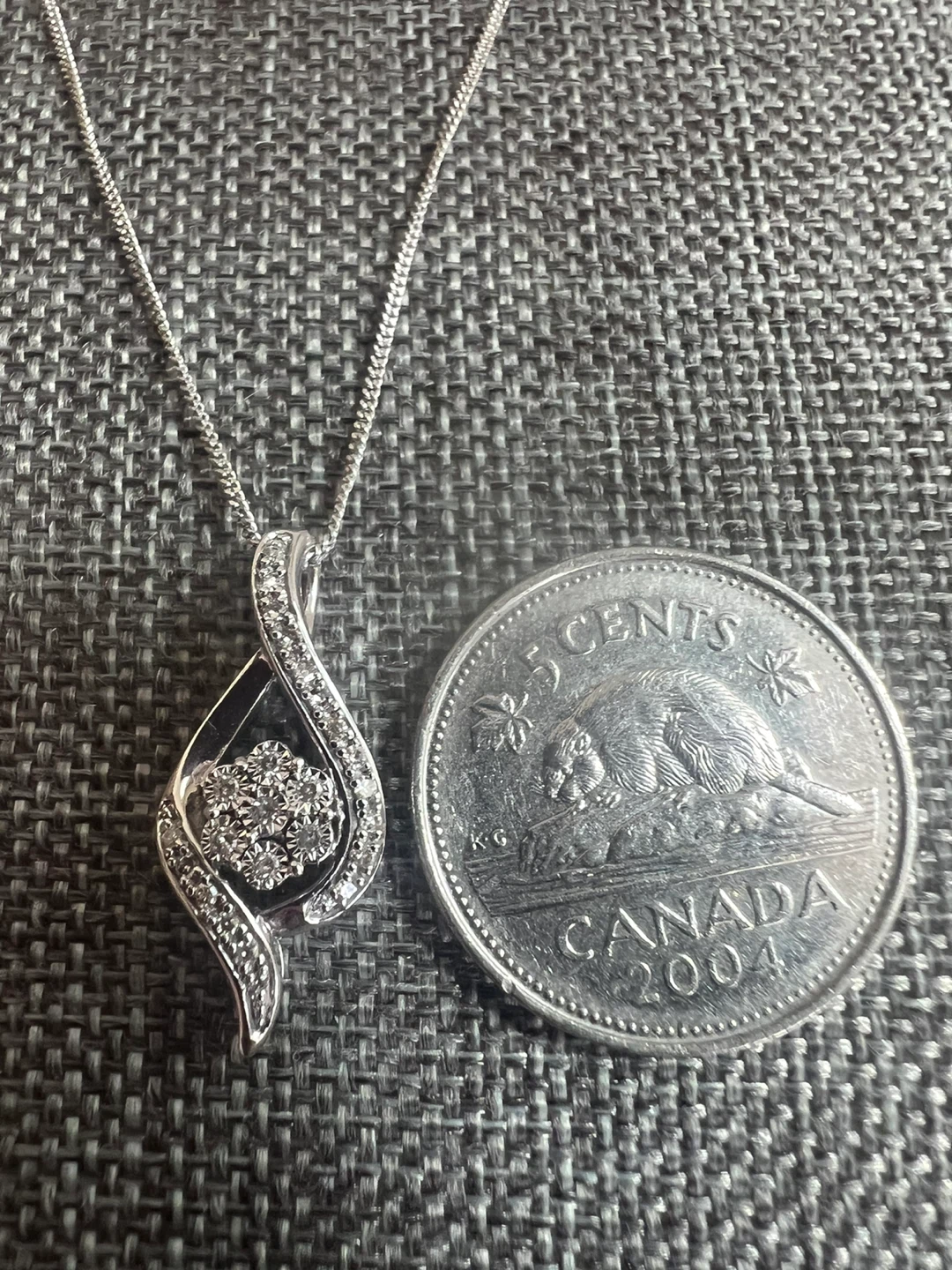 10 k Diamond Pendant Necklace - photo 2