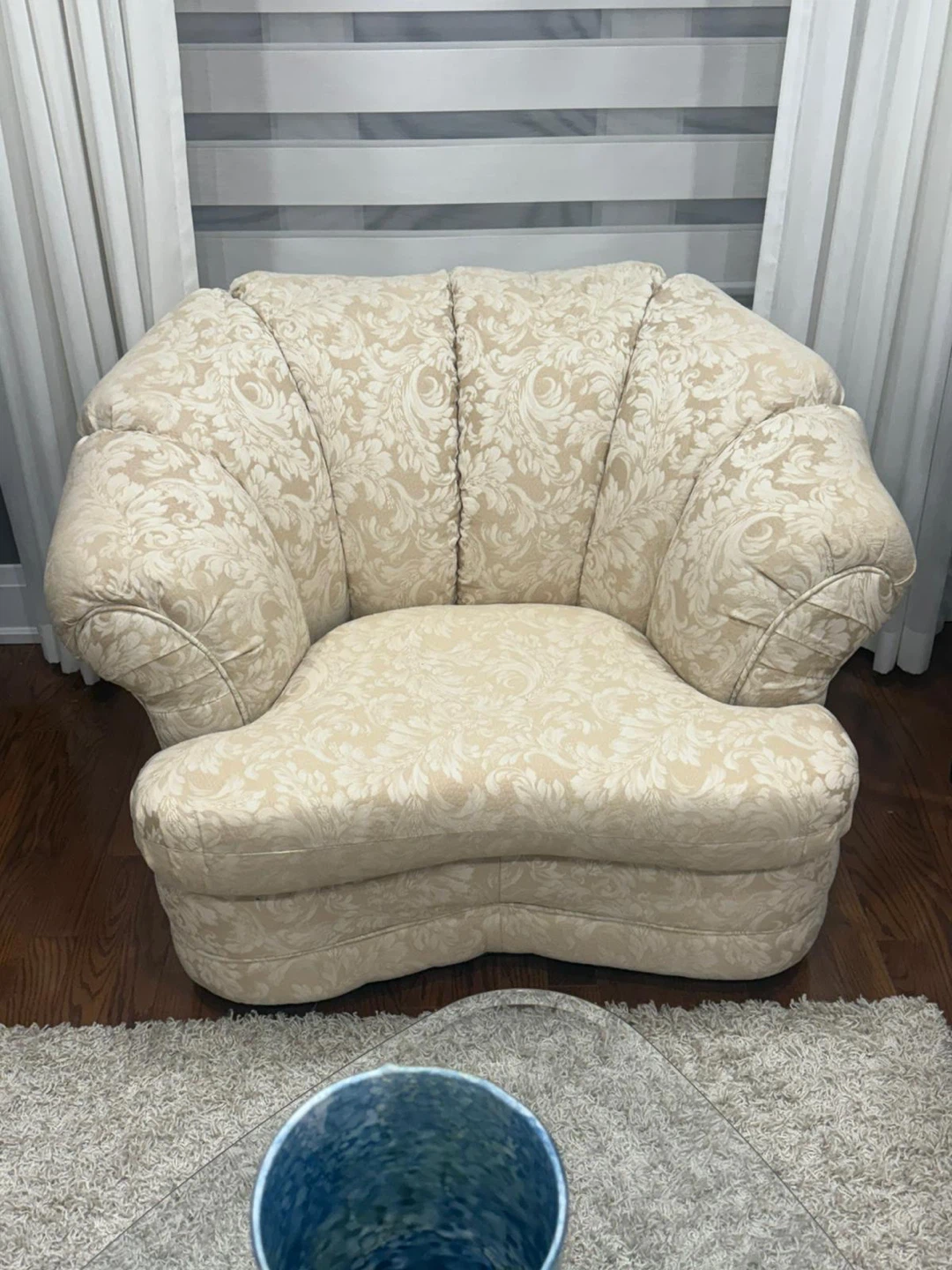 Cream Damask Accent Chair and Sofa Set - photo 2