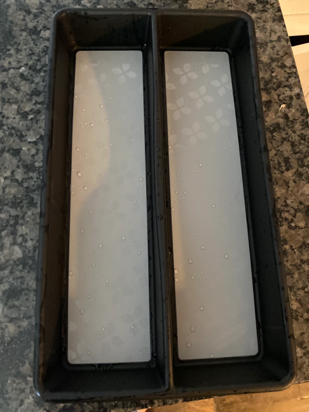 Rubbermaid Gadget Tray - 1.9 x 9 x 15.1 in