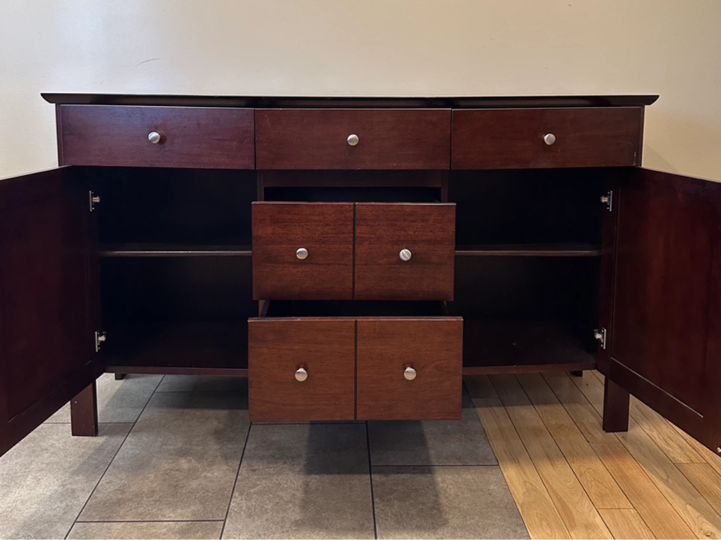 Beautiful Solid Wood Dresser / Sideboard (CAN DELIVER) - photo 3