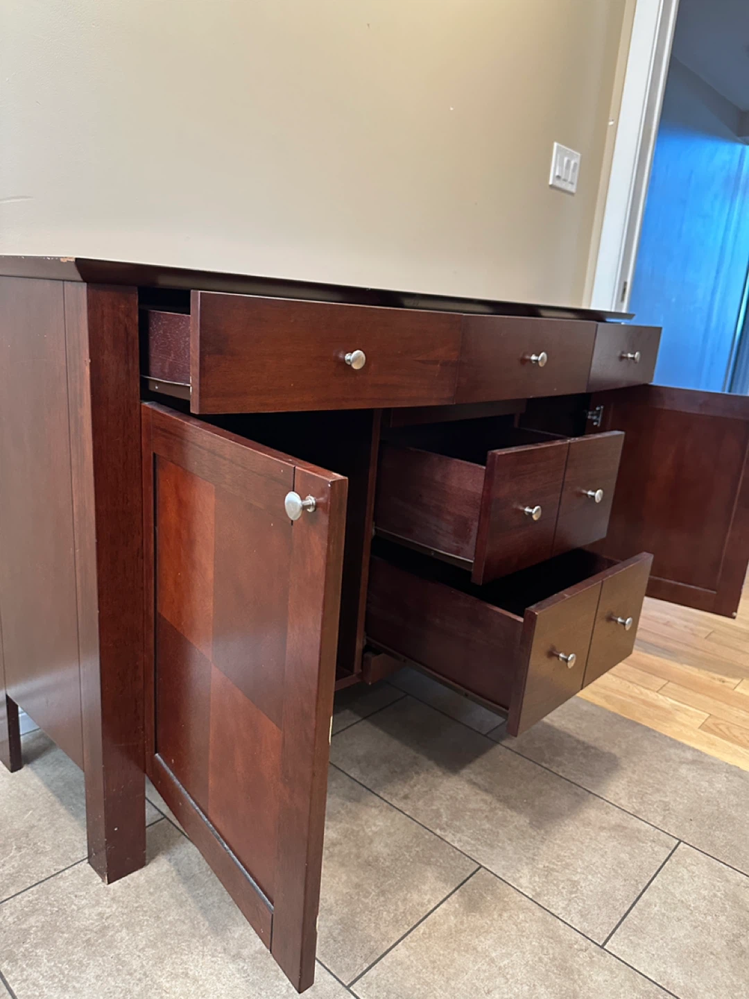 Beautiful Solid Wood Dresser / Sideboard (CAN DELIVER) - photo 5