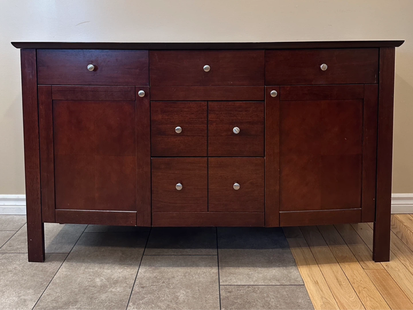 Beautiful Solid Wood Dresser / Sideboard (CAN DELIVER)