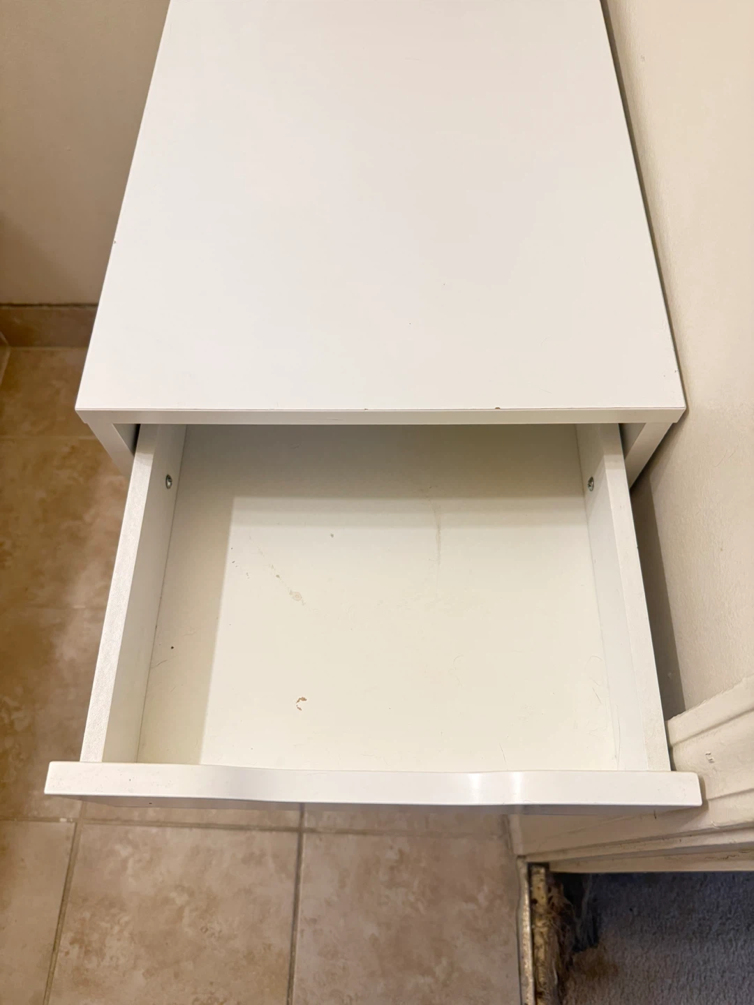 White 4-Drawer Cabinet - photo 3