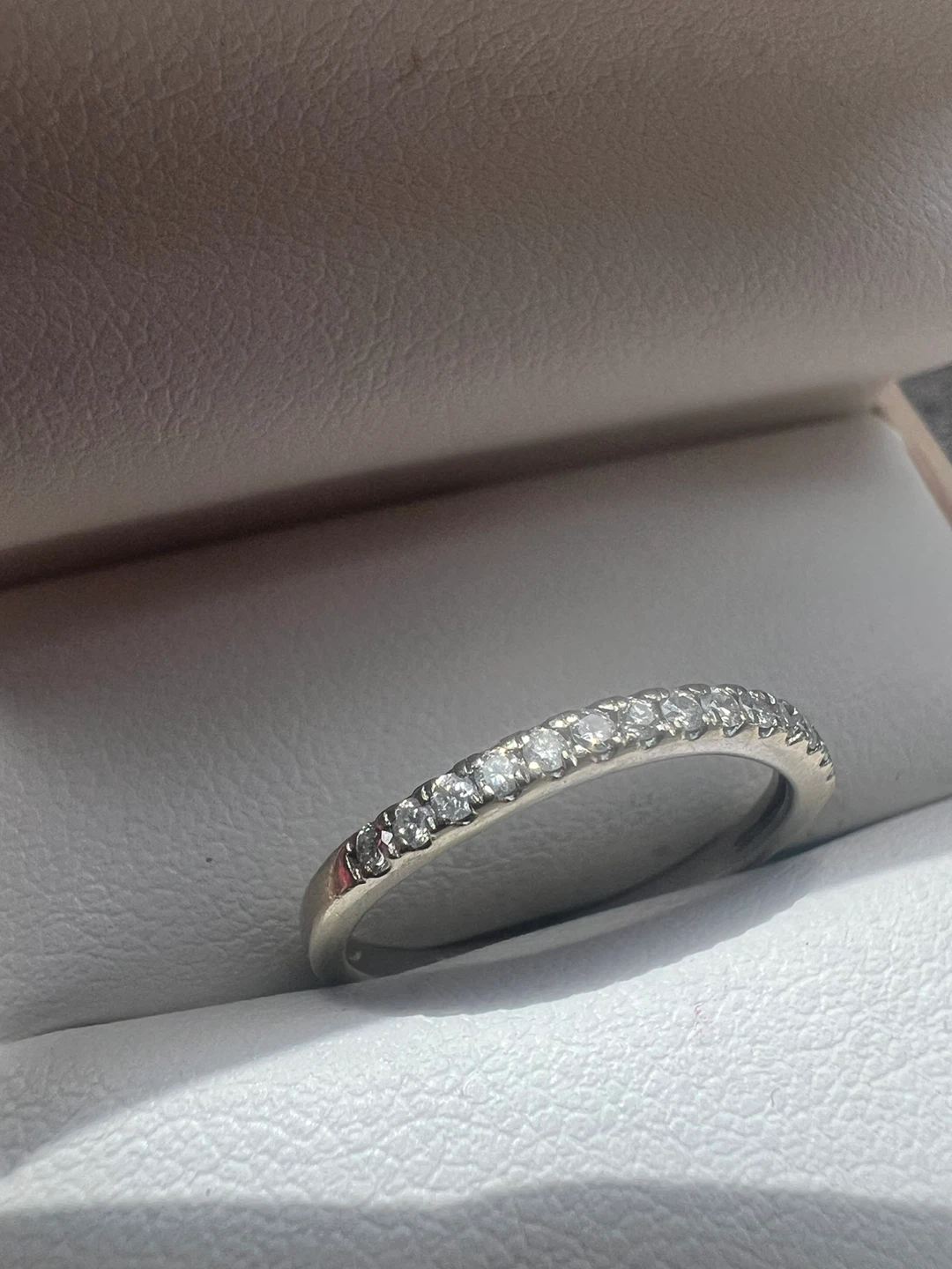 10K White Gold Diamond Band Ring - photo 2