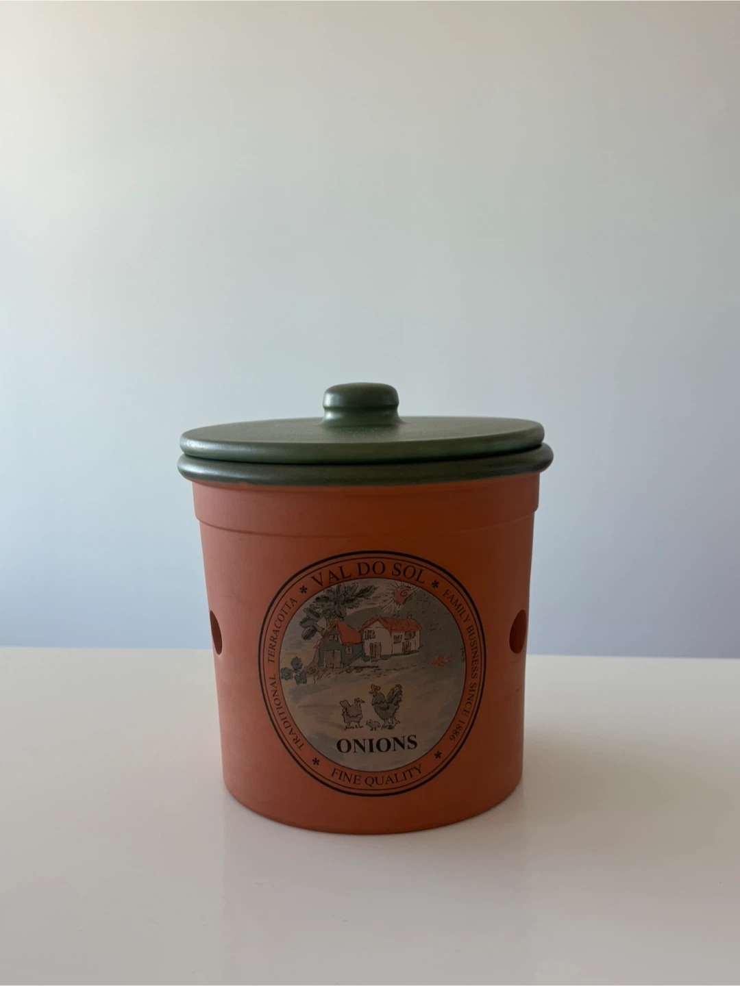 Val do Sol Terracotta Onion Storage Pot
