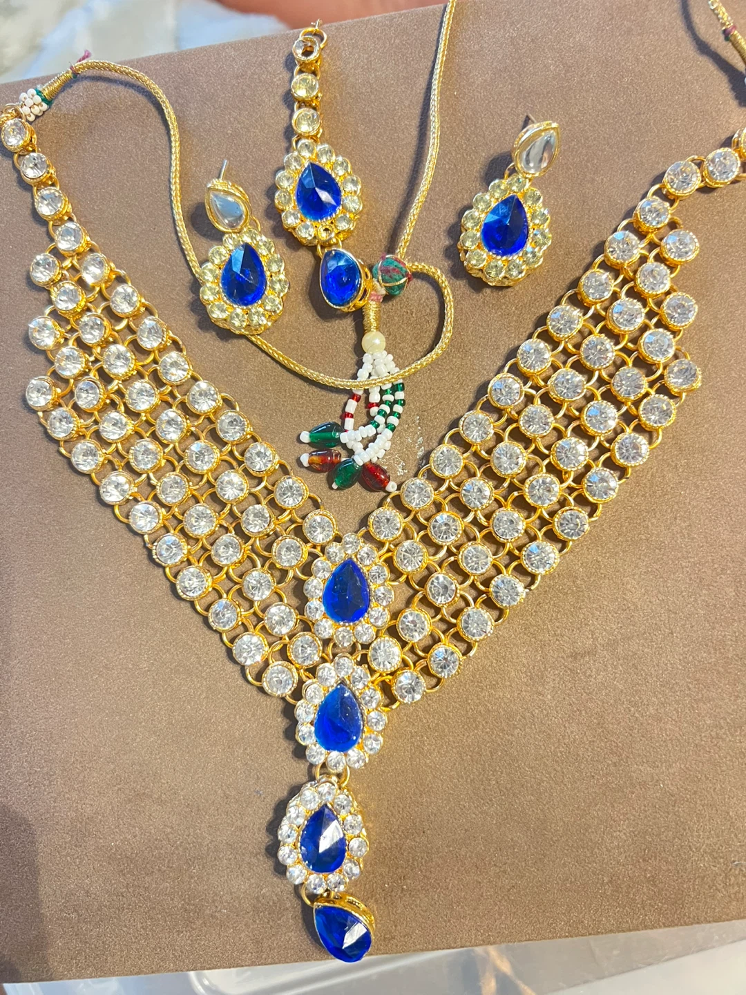 Assorted statement necklaces - photo 5