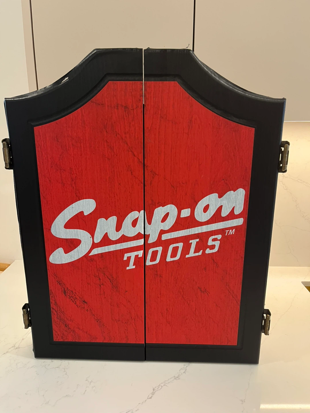 Snap-On Tools Deluxe Dartboard, Cabinet & Darts - photo 3