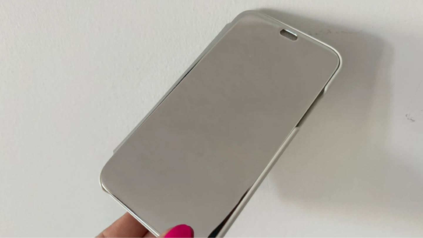 Silver Flip Phone Case iPhone11.