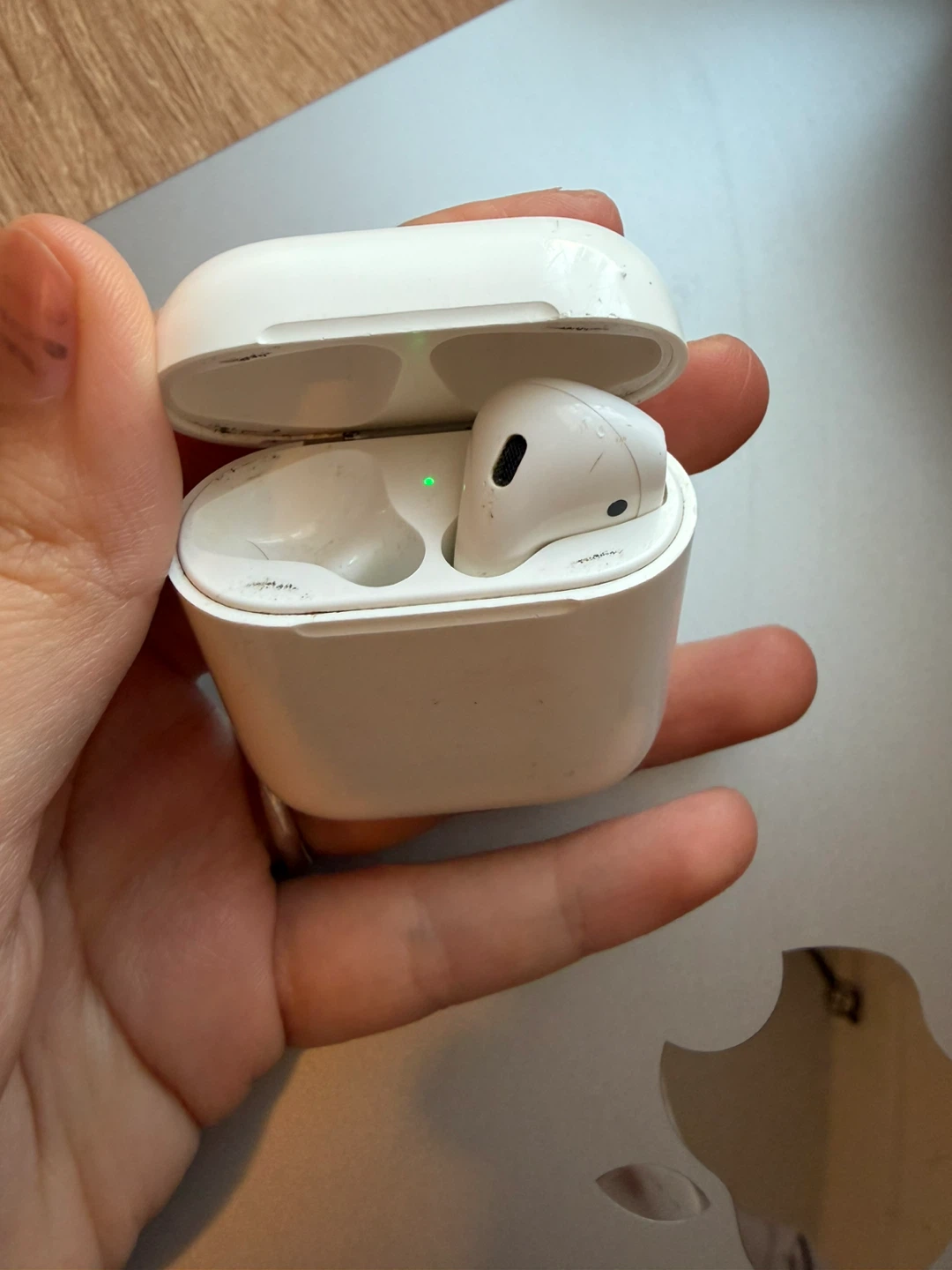 Apple AirPods with Charging Case - photo 2