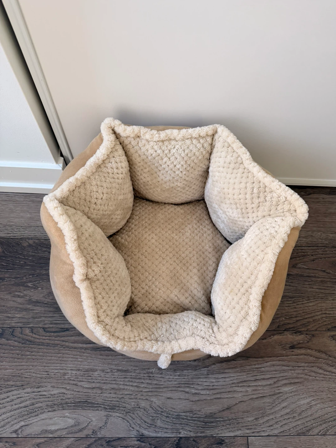 Cat / small dog bed - Brand New
