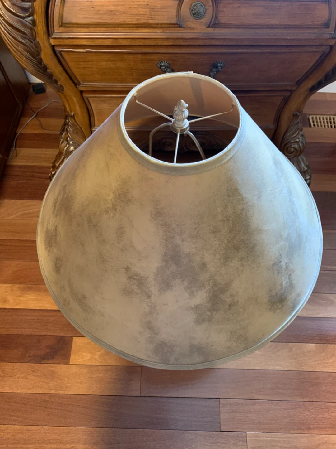 Table Lamp with Decorative Base - photo 3