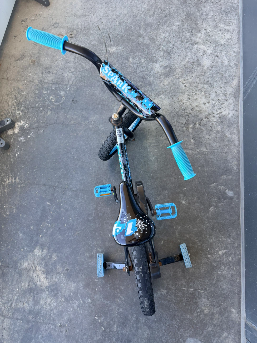 Avigo Spark 14" Kids Bike with Training Wheels - photo 5