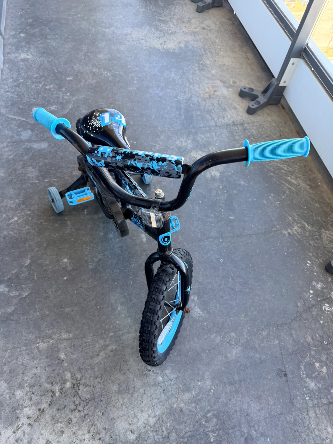 Avigo Spark 14" Kids Bike with Training Wheels - photo 4