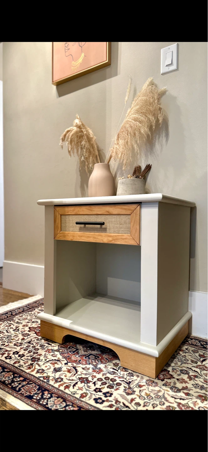 Bedside Table / Nightstand / Drawer