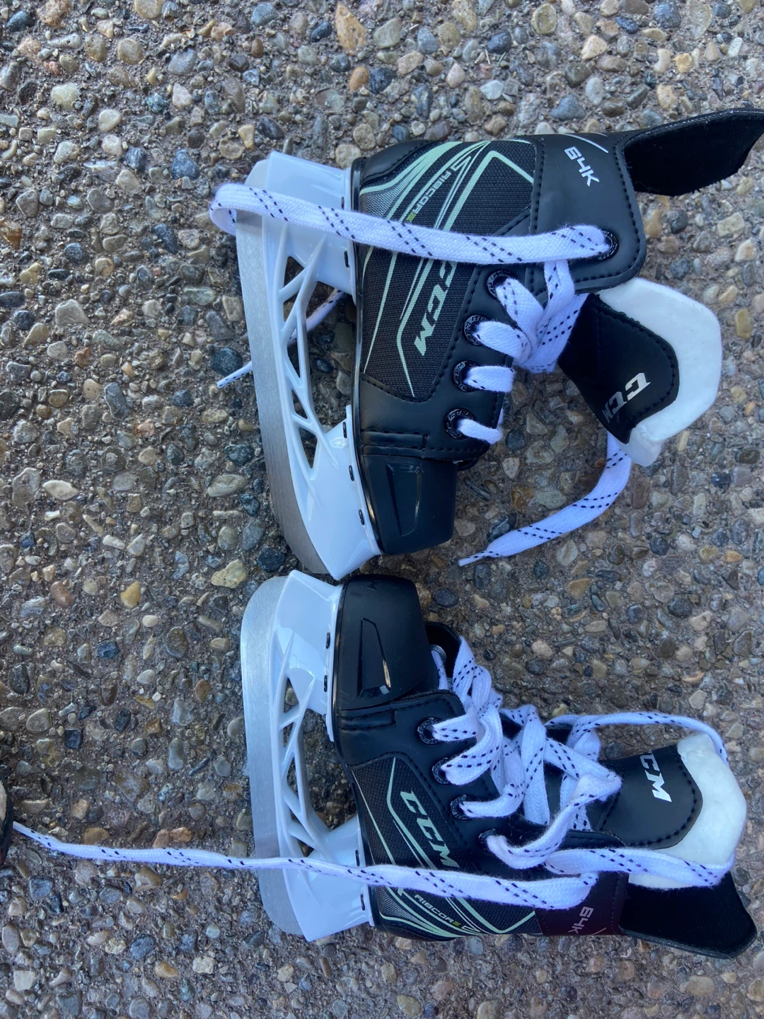 CCM SK64K Youth Hockey Skates - Size 8 D