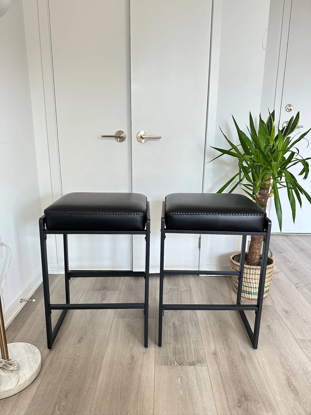 10 Black Leather Bar Stools