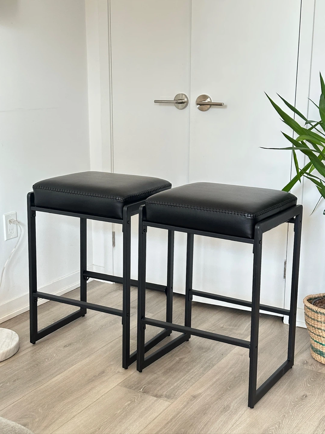 10 Black Leather Bar Stools - photo 2