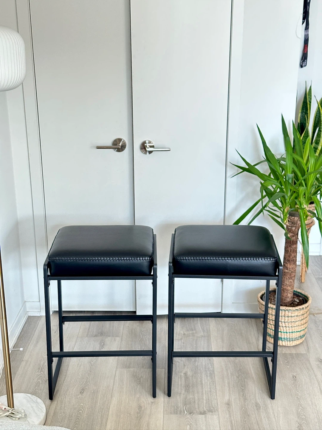 10 Black Leather Bar Stools - photo 3