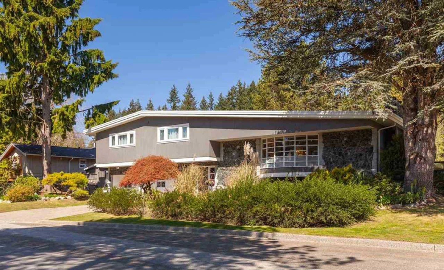 3 bedrooms 1 bath for rent near UBC