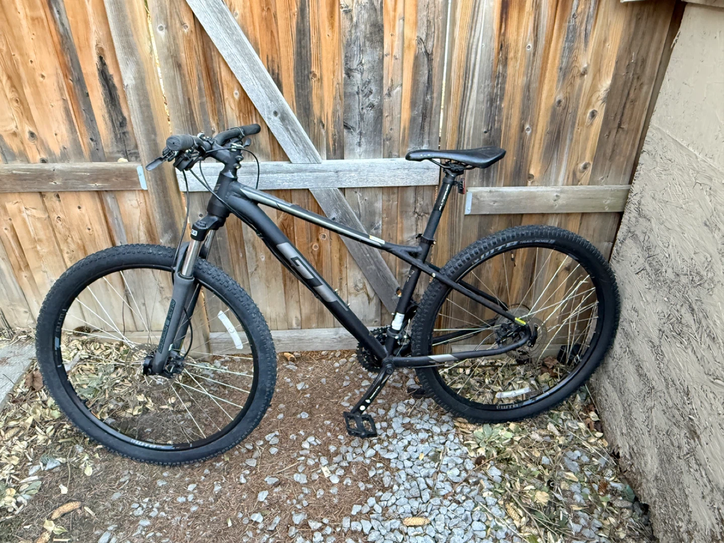 GT Avalanche Sport Mountain Bike - Size M - photo 3