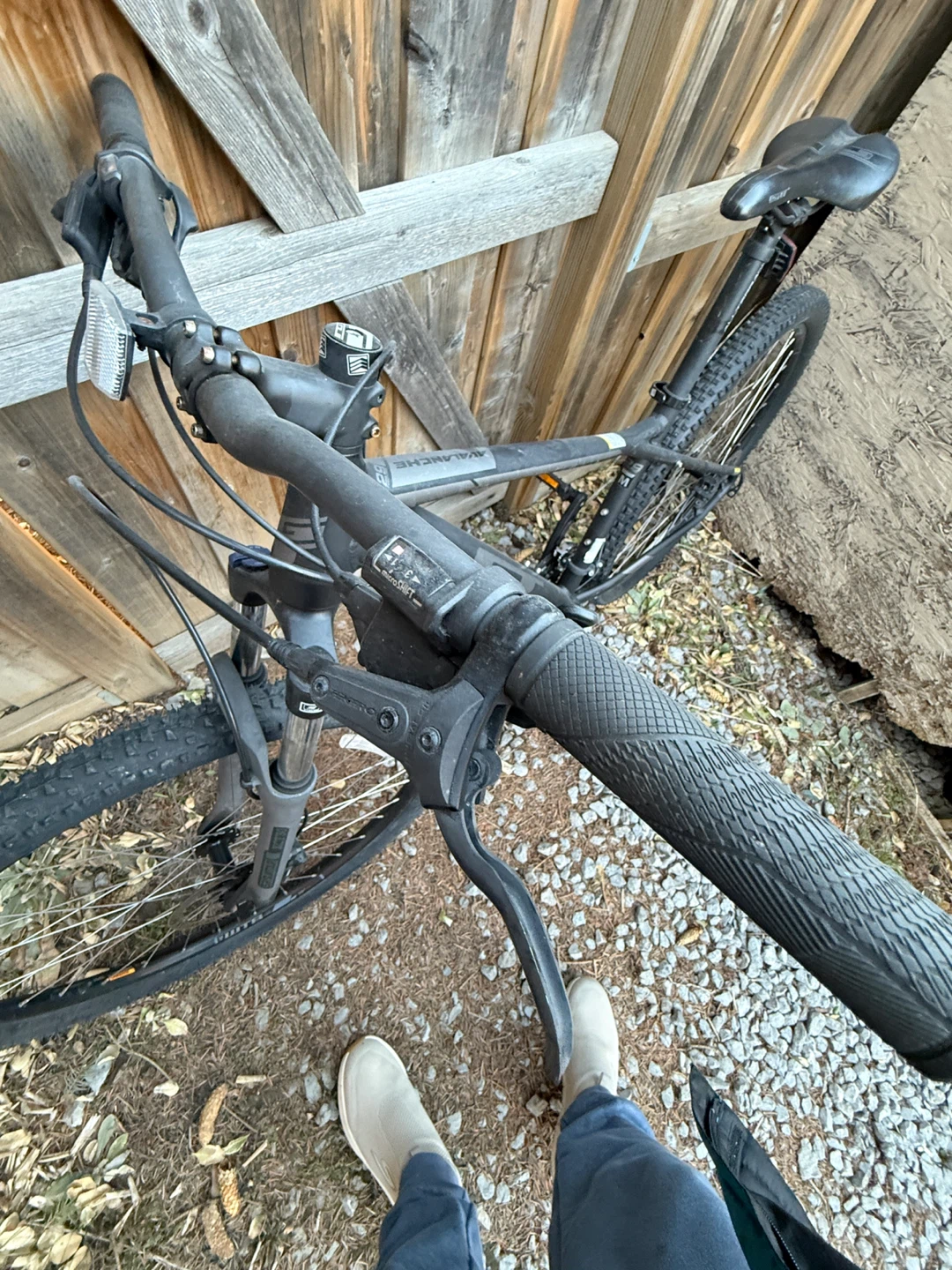GT Avalanche Sport Mountain Bike - Size M - photo 5