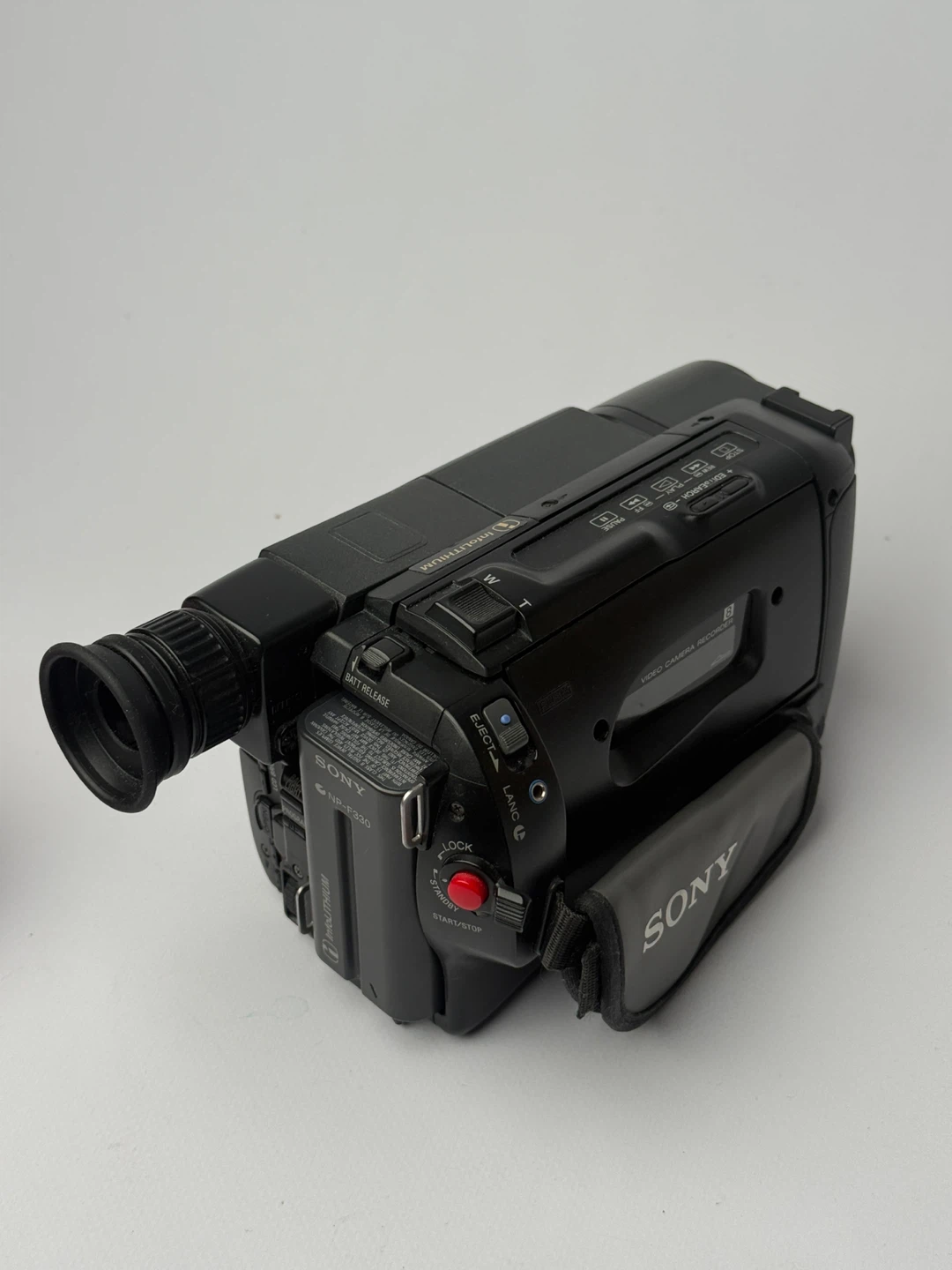 Sony Handycam CCD-TRV430 Camcorder - photo 3