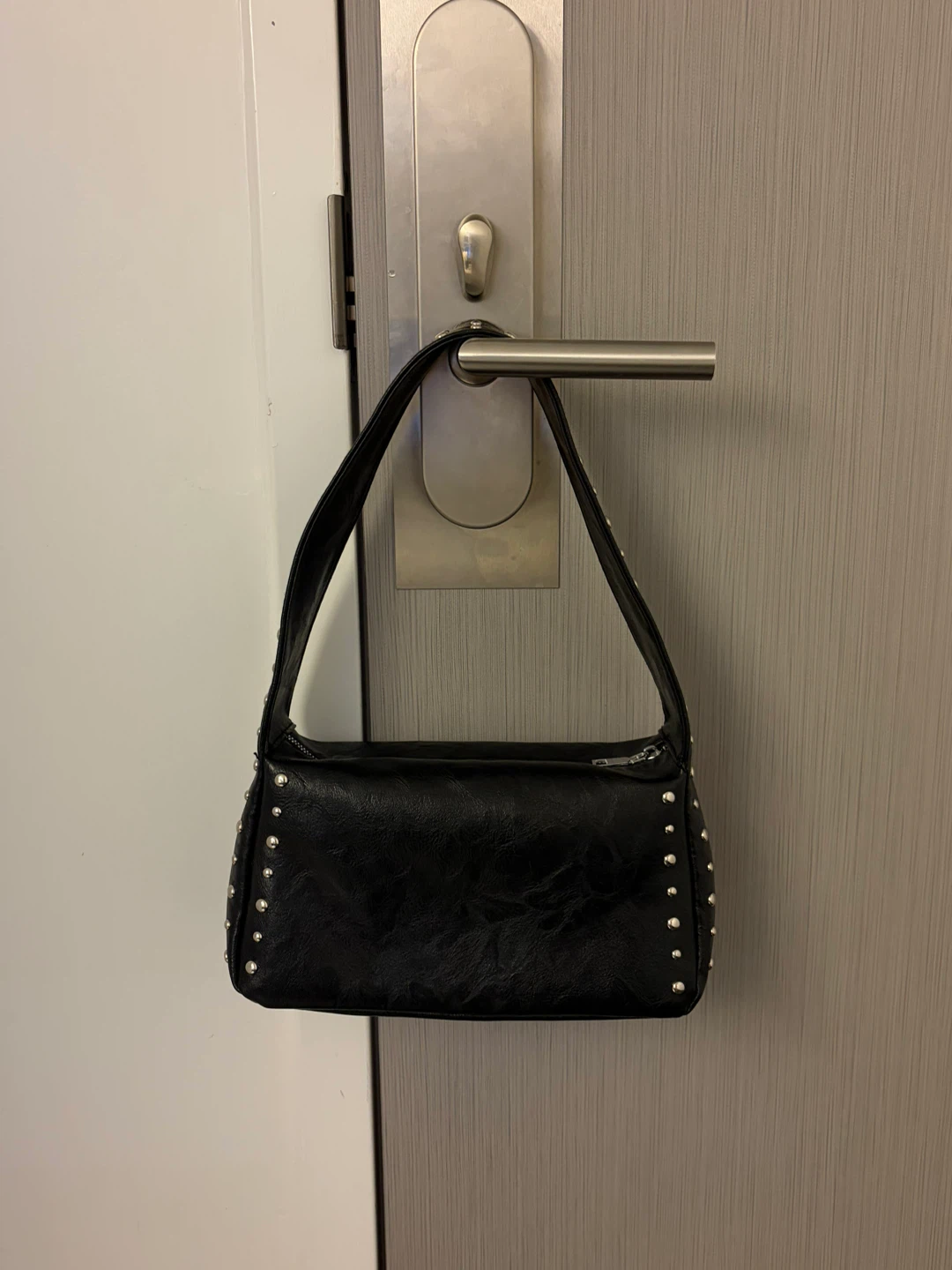 Black studded shoulder bag - photo 2
