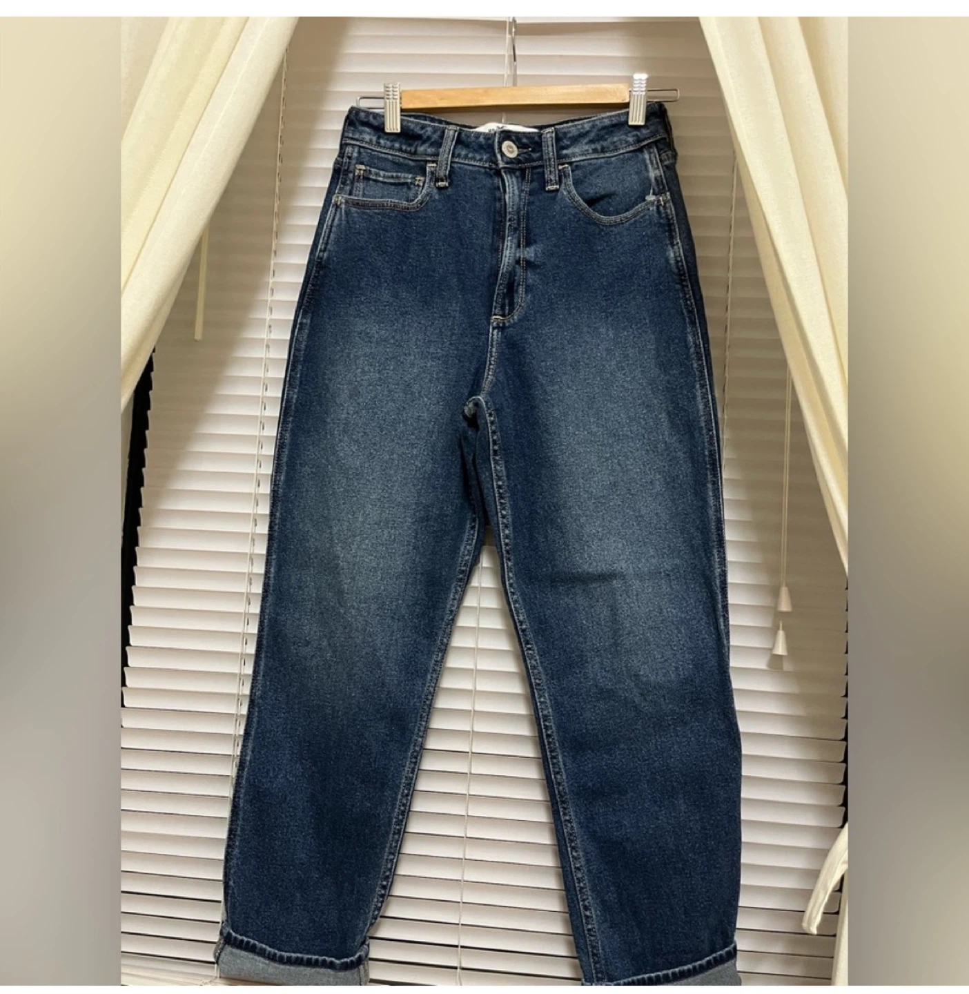 NEW/ Hollister California Curvy Ultra High Rise Mom Jean - photo 2