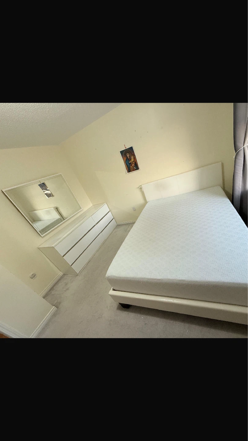 White 6-Drawer Dresser with Mirror