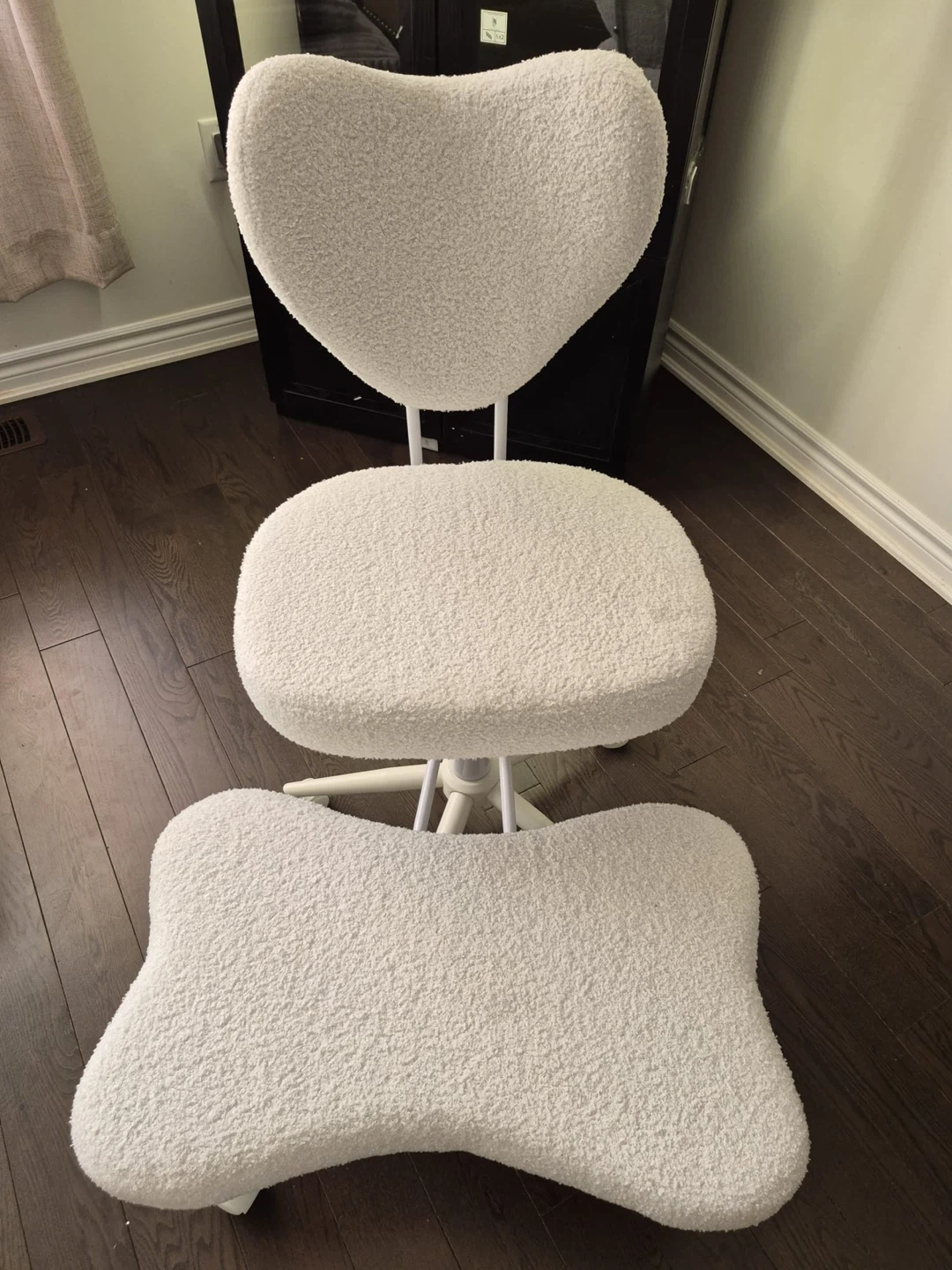 White Teddy Fleece Ergonomic Kneeling Chair - photo 3