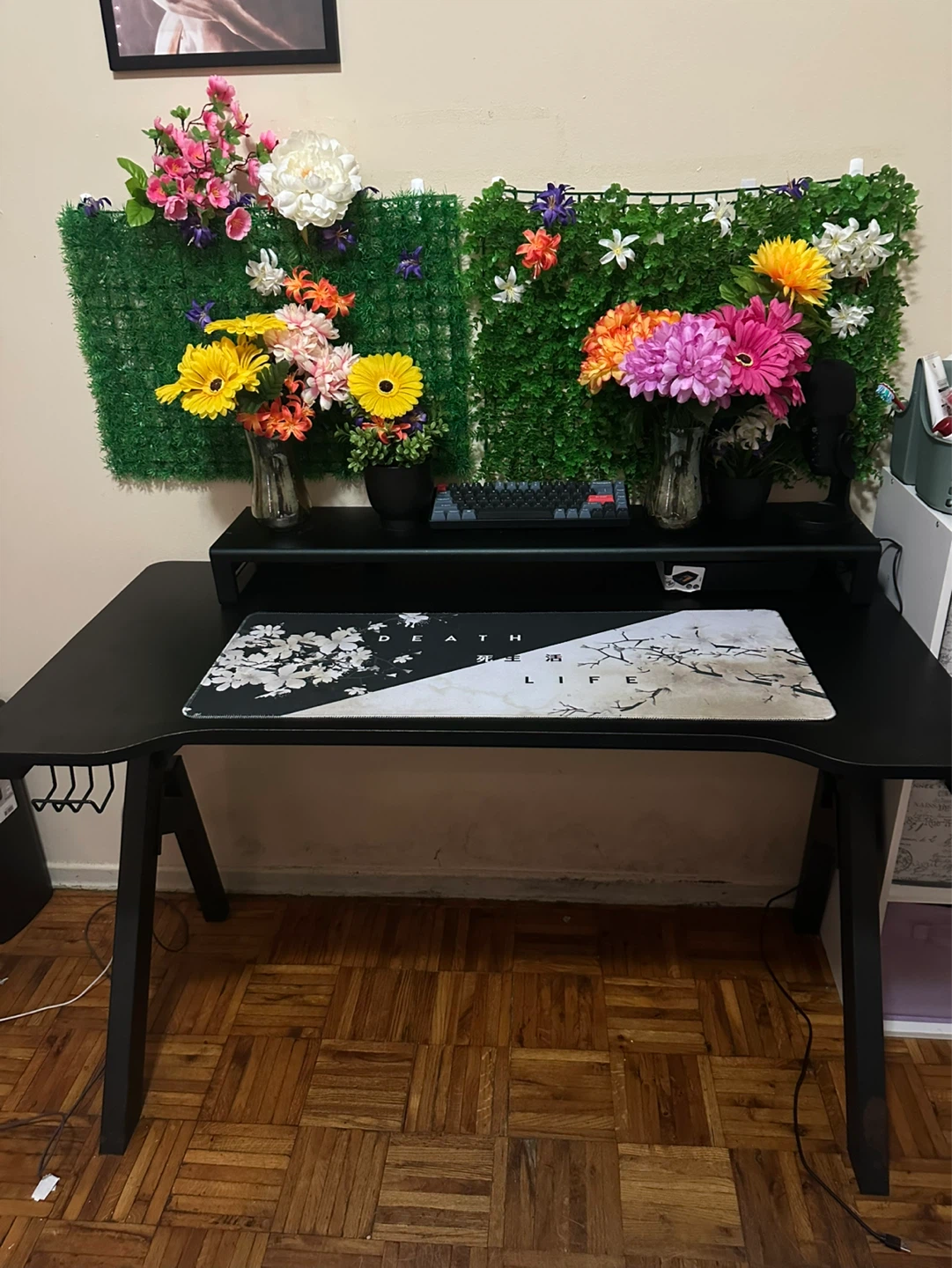 Black Gaming Desk - photo 2