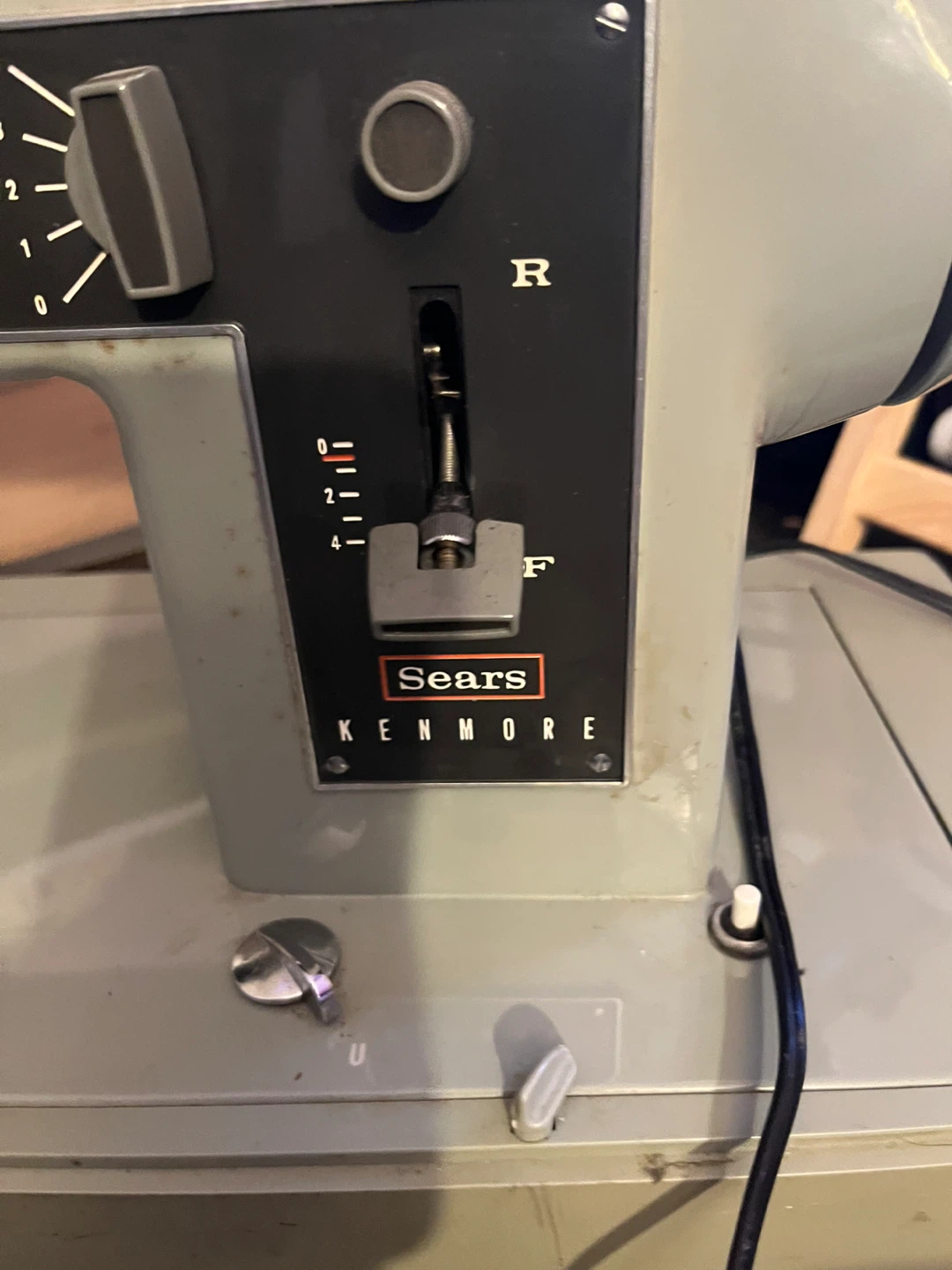 Vintage industrial Sears Genmore 1970 sewing machine with pedal - photo 2