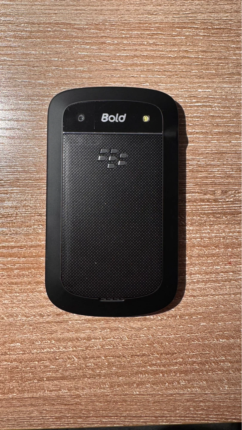 BlackBerry Bold 9900 - photo 2