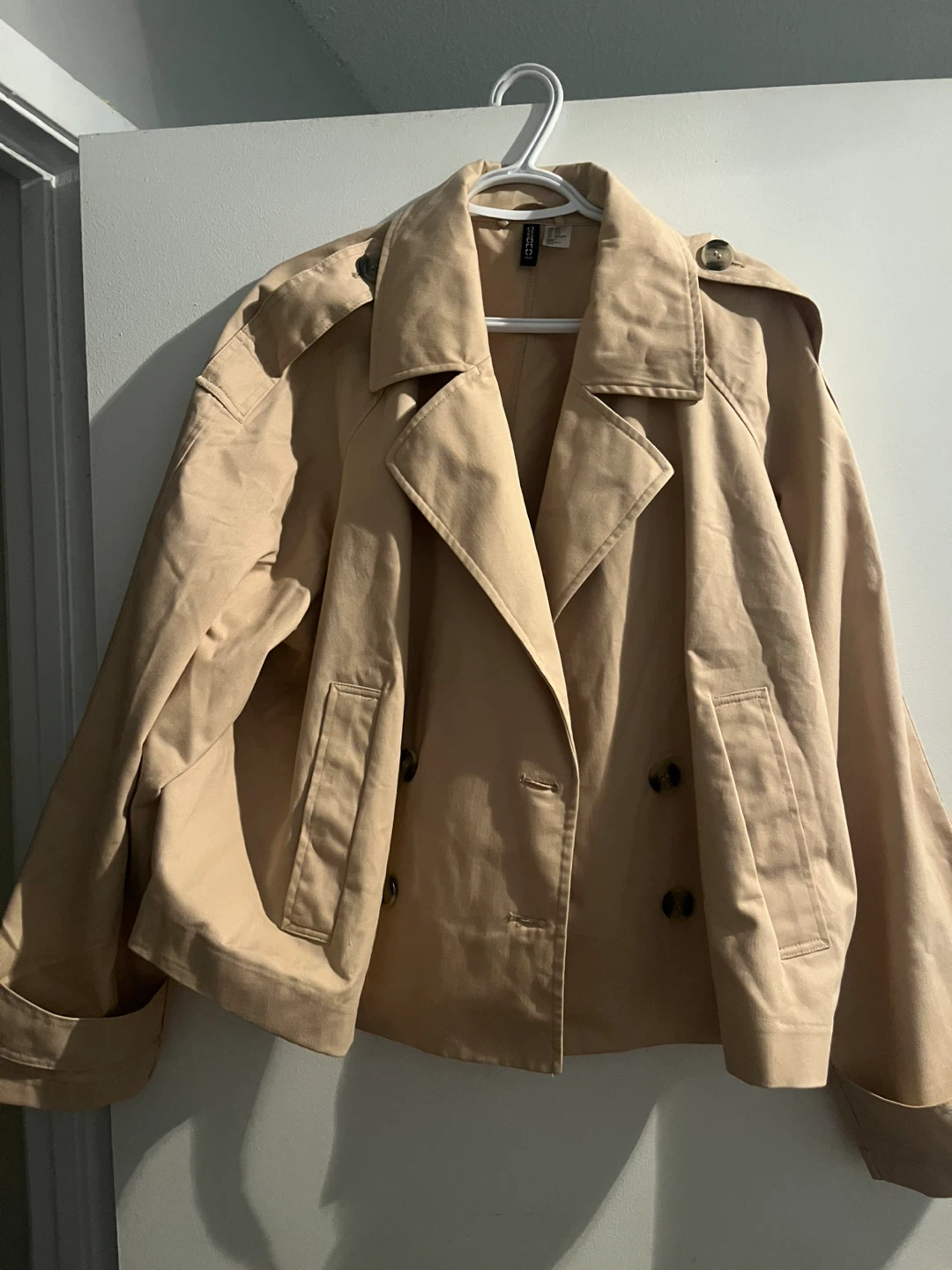 H&M Beige Double-Breasted Cropped Trench Coat