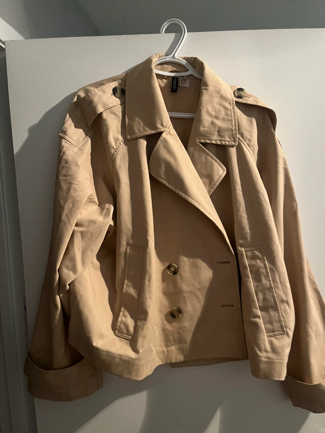 H&M Beige Double-Breasted Cropped Trench Coat - photo 2