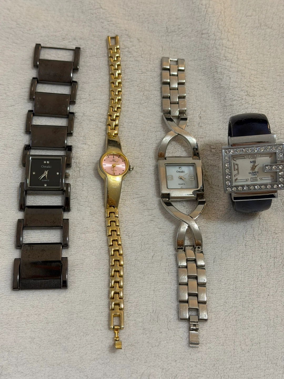 4 Women's Watches ⚽