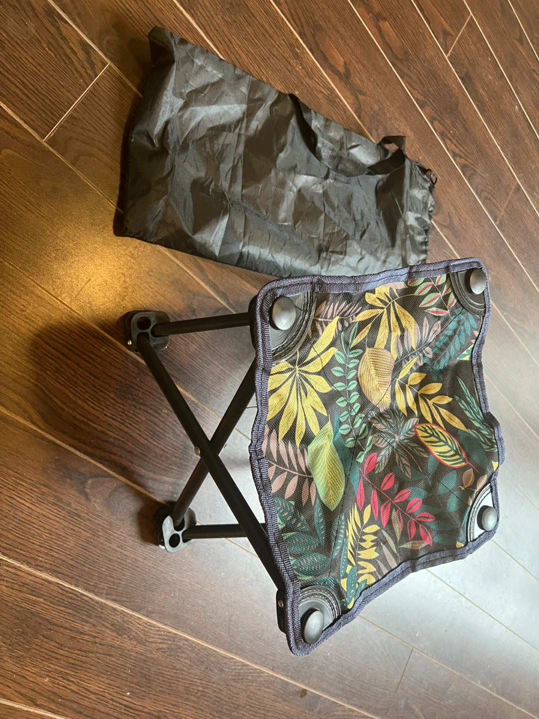 Portable Folding Stool with Leaf Pattern