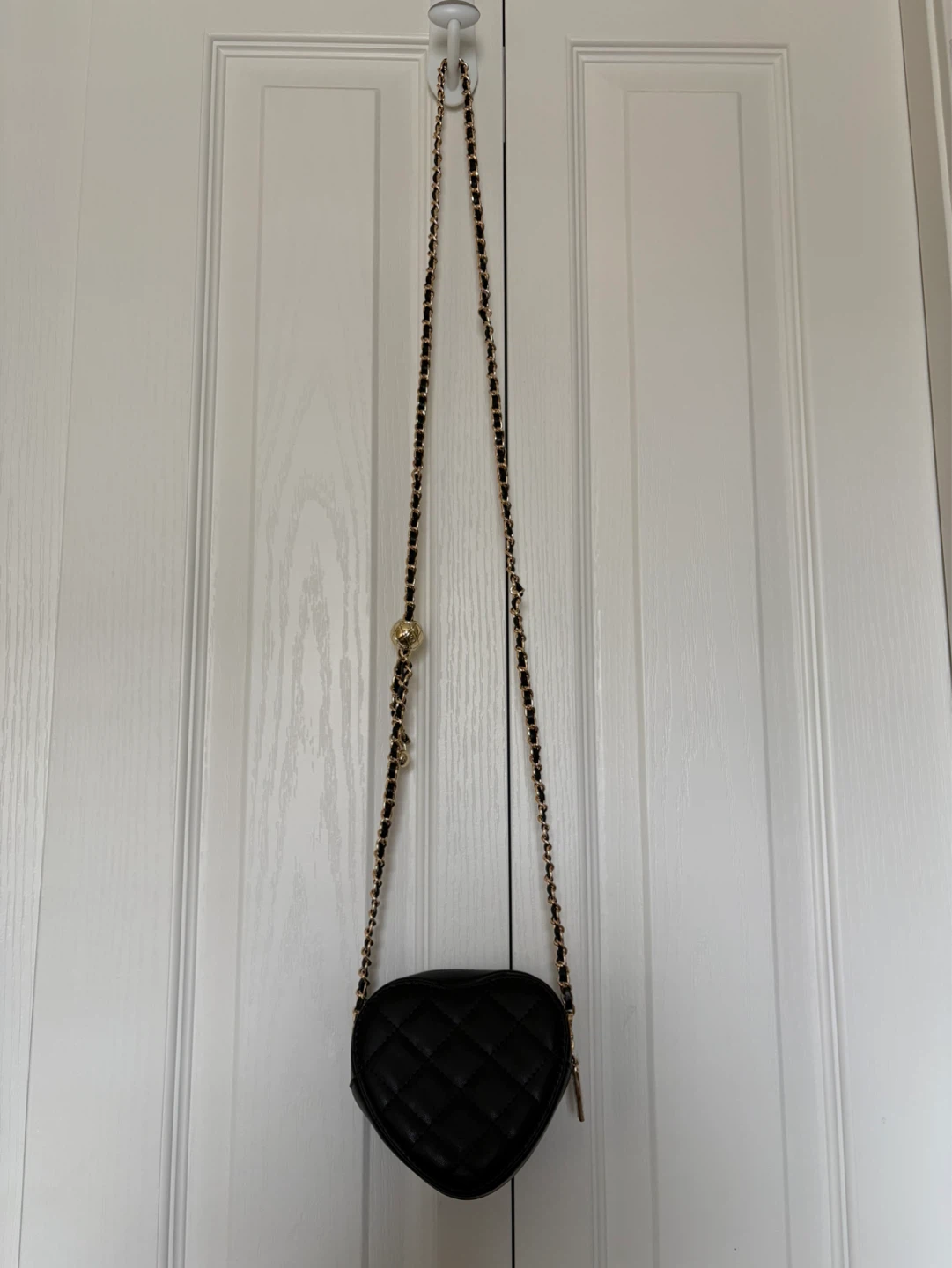 Black Quilted Heart Crossbody Bag - photo 3