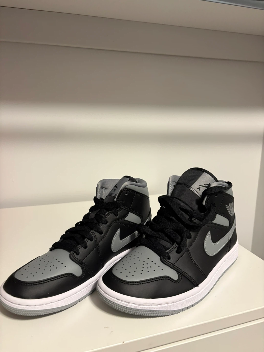 Air Jordan 1 Mid Women's Shoes