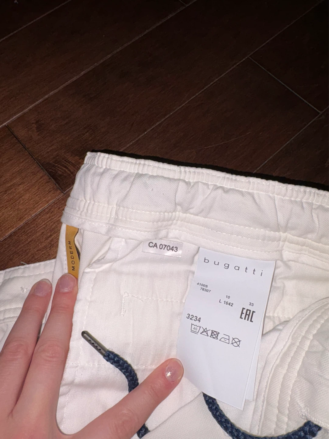 BNWT Bugatti White Chinos - Size 10 - photo 2