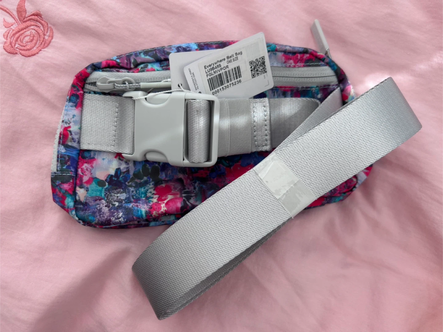 Lululemon black/floral belt bag 1L with tag - photo 3