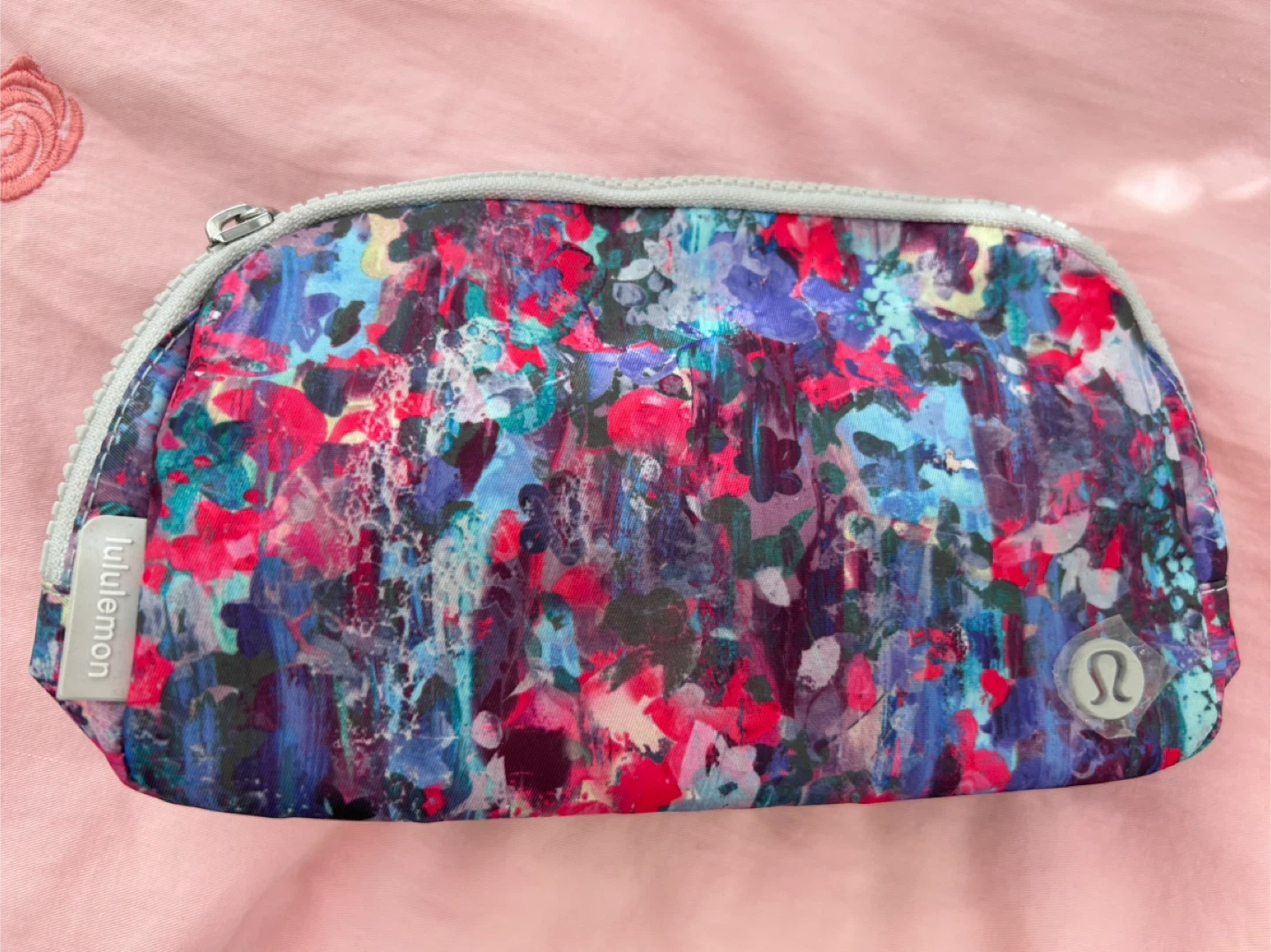 Lululemon black/floral belt bag 1L with tag - photo 2