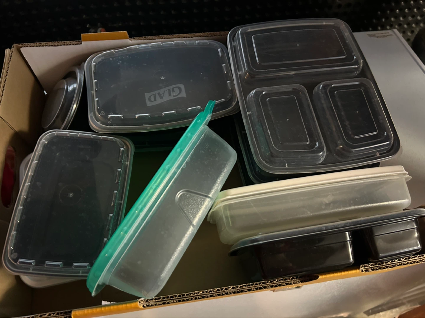Tupperware and plastic containers - photo 2