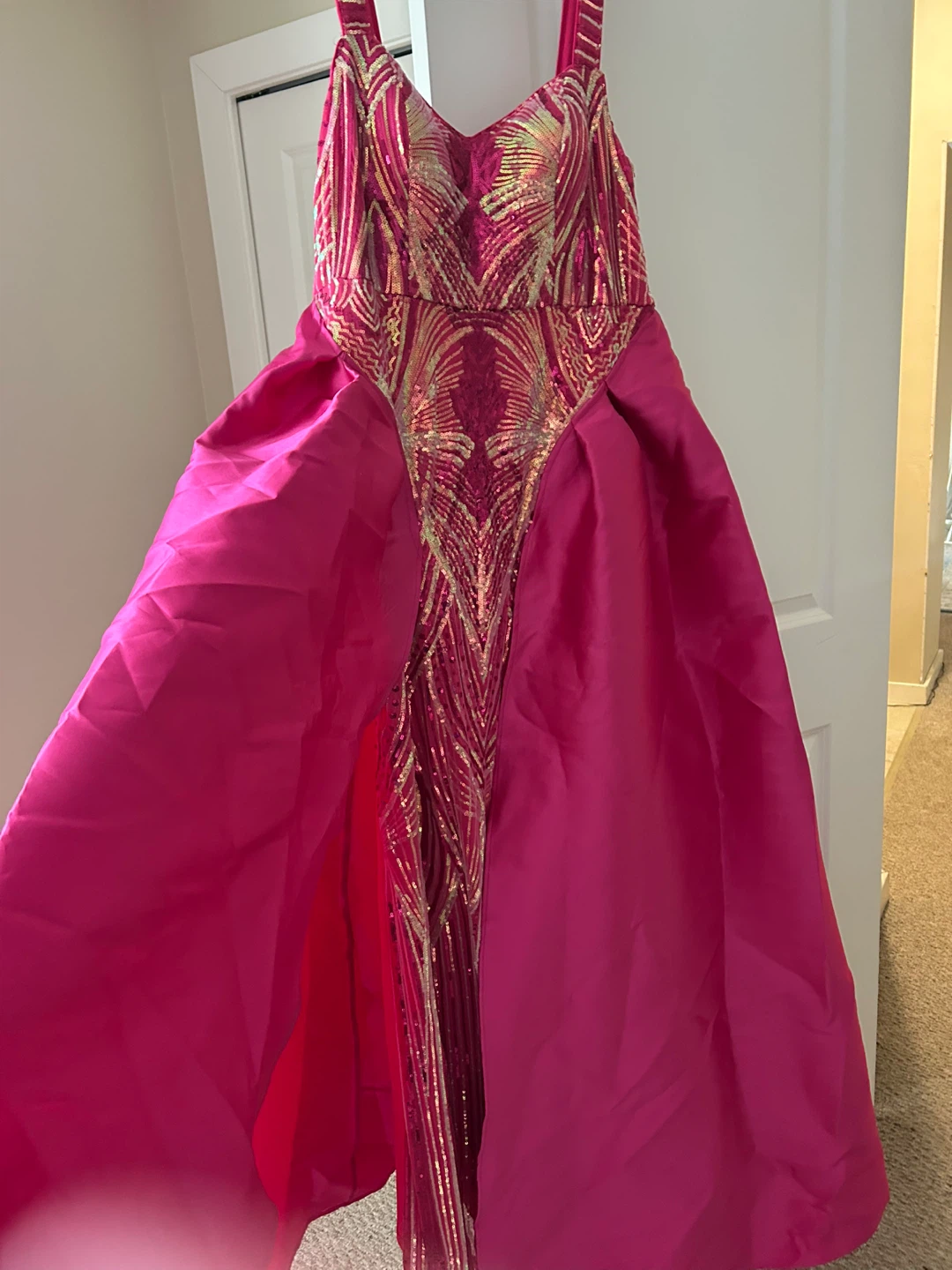 Stunning Sequin Embellished Pink Gown - photo 3