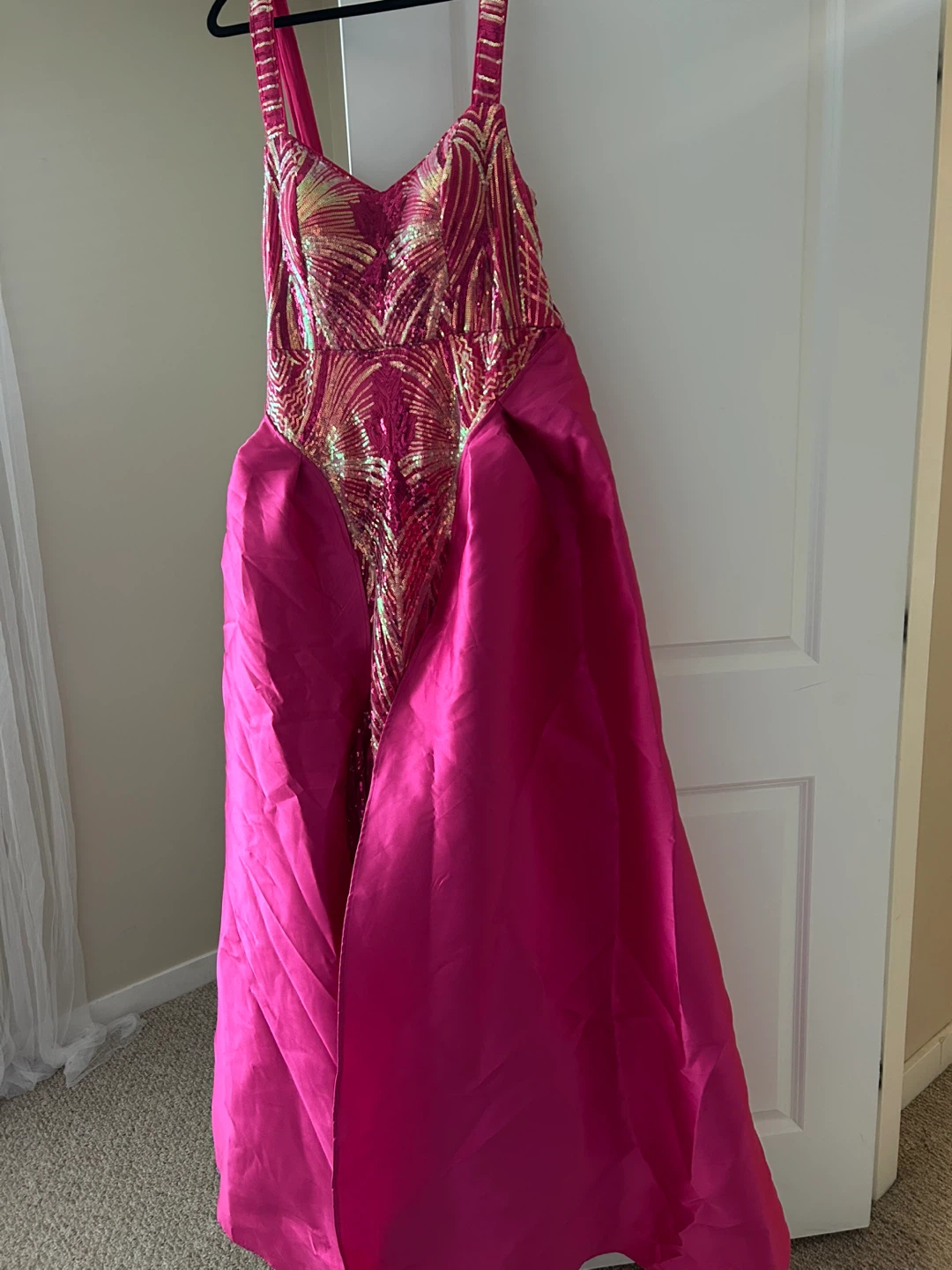 Stunning Sequin Embellished Pink Gown - photo 4