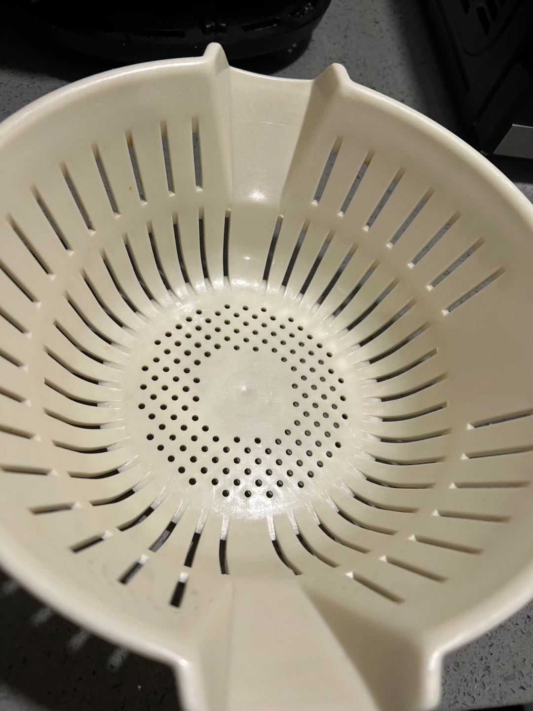 Cream Plastic Colander