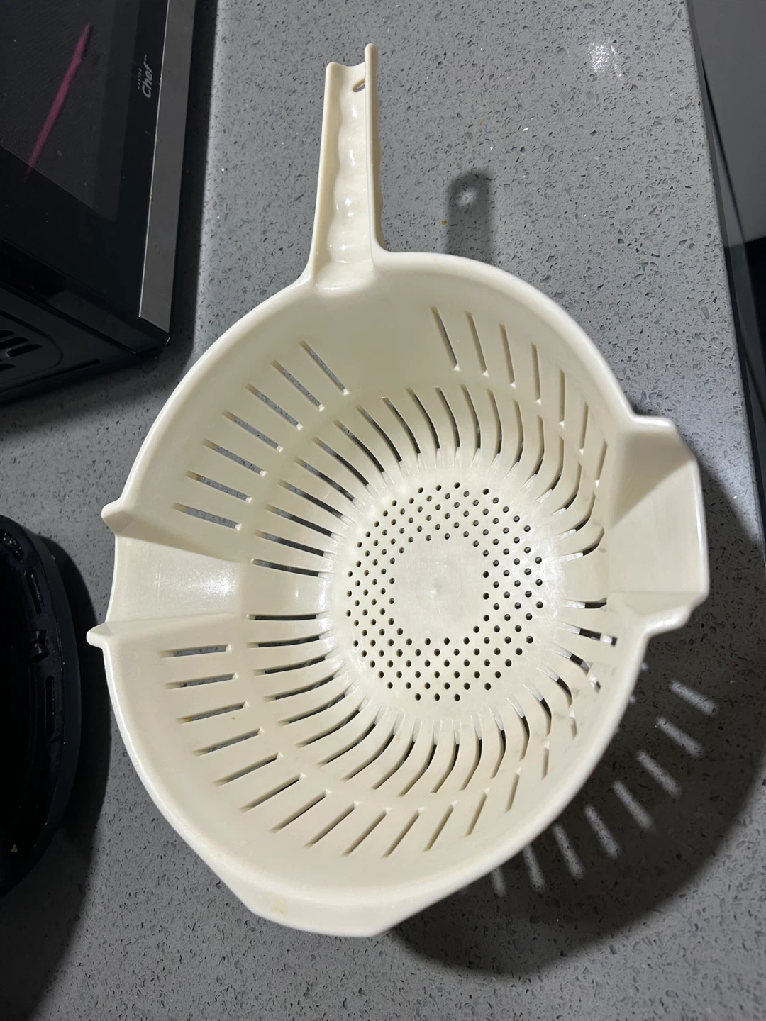 Cream Plastic Colander - photo 2