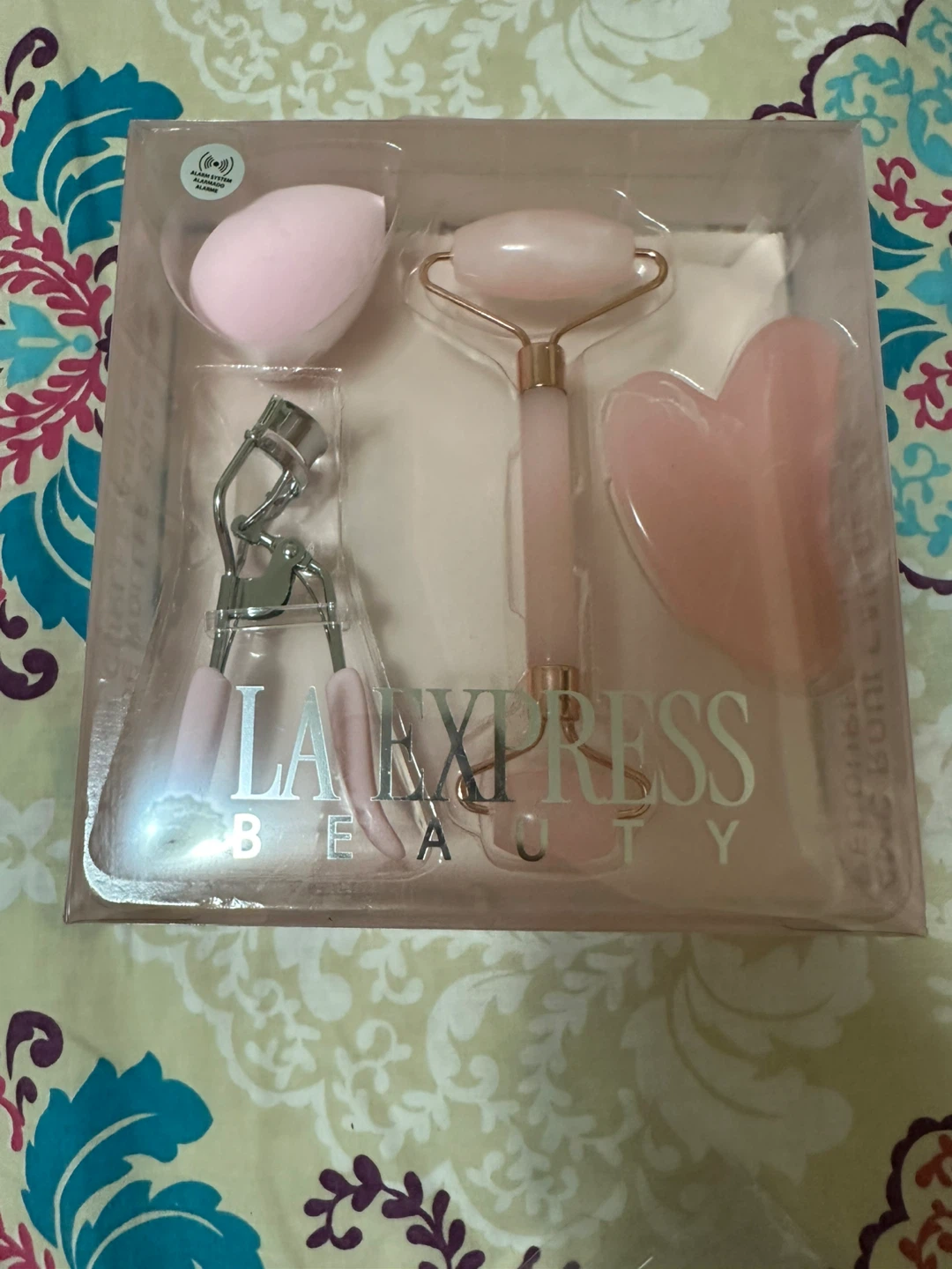 La Express Beauty Rose Quartz Roller and Gua Sha Set