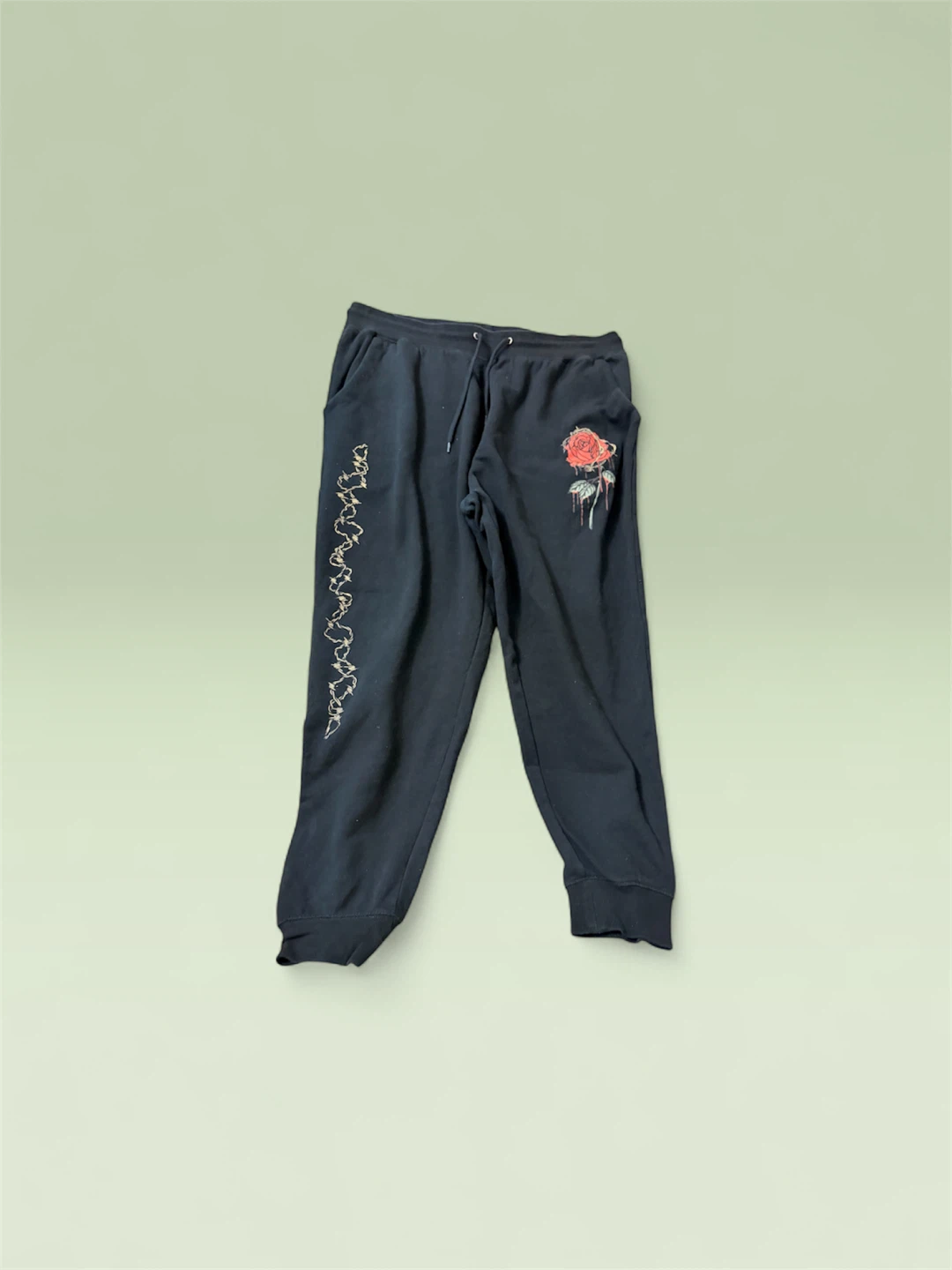 XL Men’s Rose and Thorns Sweatpants from Zumiez