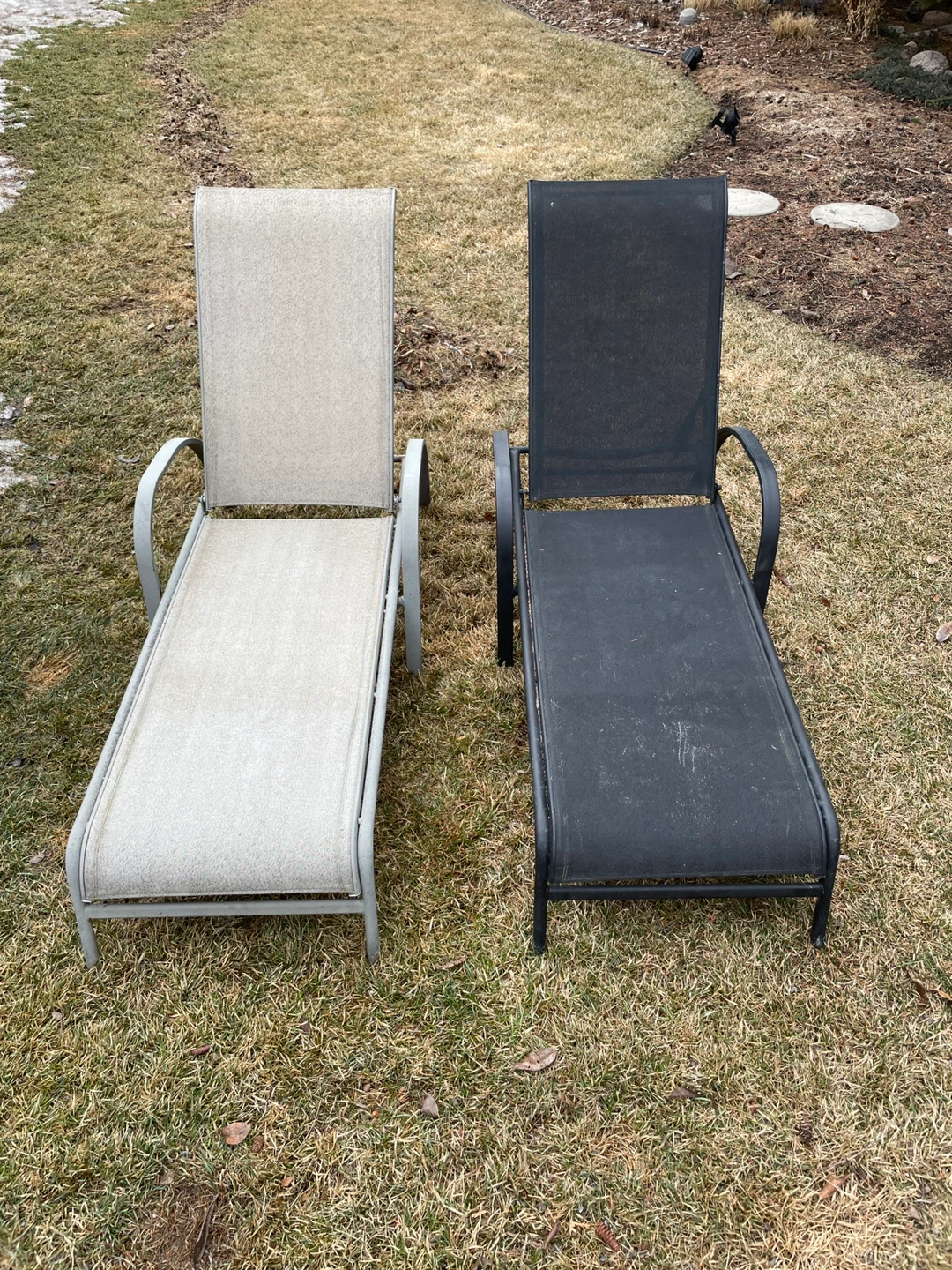 2 Outdoor Lounge Chairs